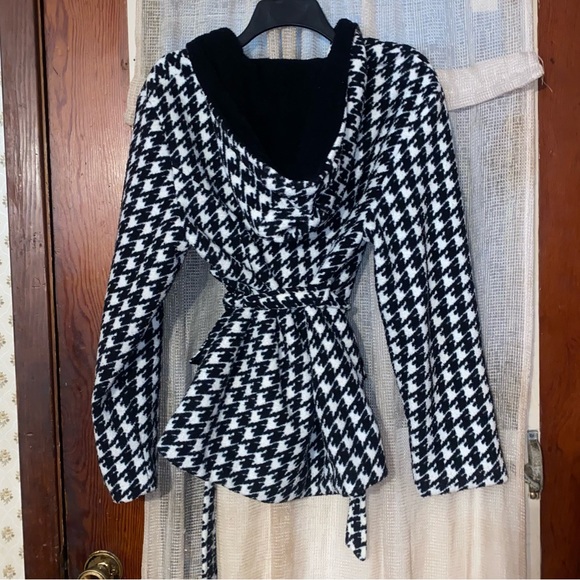 Sandro, Checkered, Zip Up Jacket, Pockets on both sides and in nice condition - Picture 5 of 5